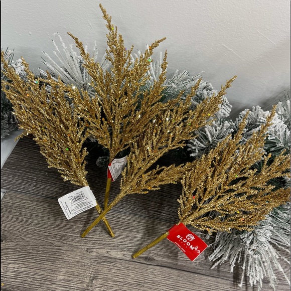 Other - 4 espigas color oro nuevo